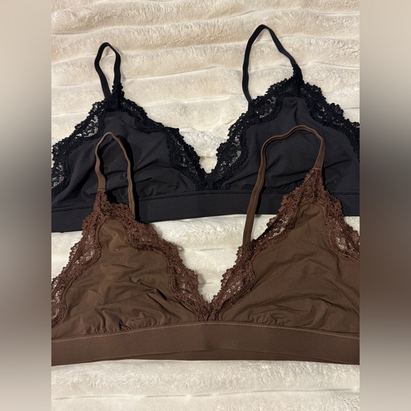 SKIMS Other - SKIMS Lace Triangle Bralette